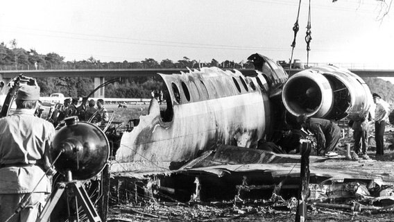 Das Wrack des am 6. September 1971 bei Hasloh verunglückten Charterflugzeuges vom Typ "BAC 1-11" der Chartergesellschaft Paninternational © picture-alliance / dpa Foto: DB
