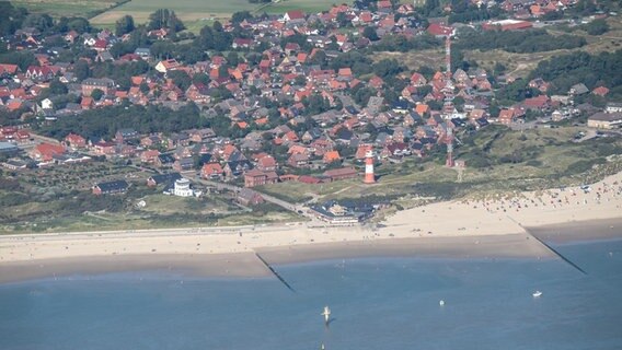 Eine Luftaufnahme zeigt die Insel Borkum. © picture alliance/dpa/Sina Schuldt Foto: Sina Schuldt