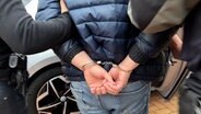 Festnahme in Bramsche. Dem 64-jähriger Mann wird Cannabisschmuggel, Geldwäsche und Steuerhinterziehung vorgeworfen. © Polizeiinspektion Osnabrück 