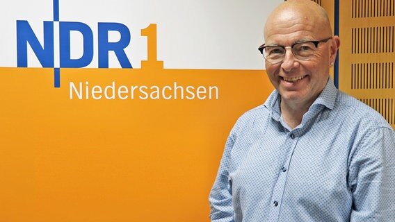 Psychiater und Psychotherapeut Michael Hase im NDR 1 Niedersachsen Studio. © NDR 